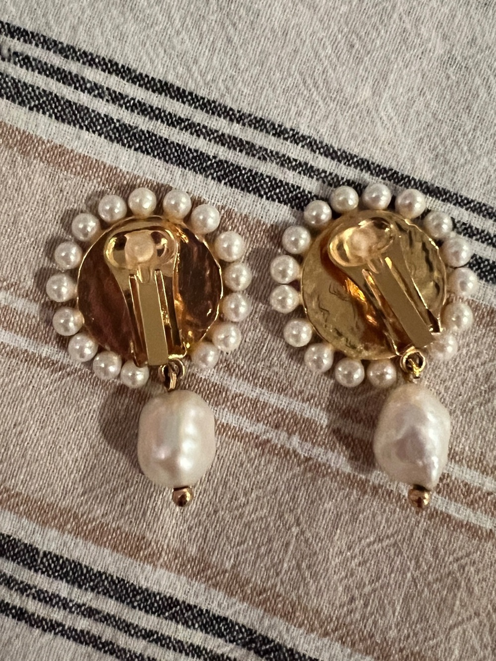 Nicolao Earrings Éliou - pearls - gold - Clip - Picture 7 of 8